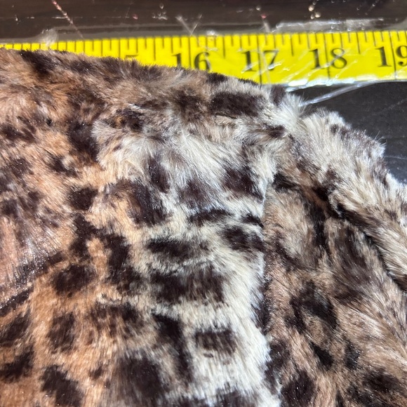 Cougar print women’s cape jacket very soft faux fur size medium - Picture 10 of 11
